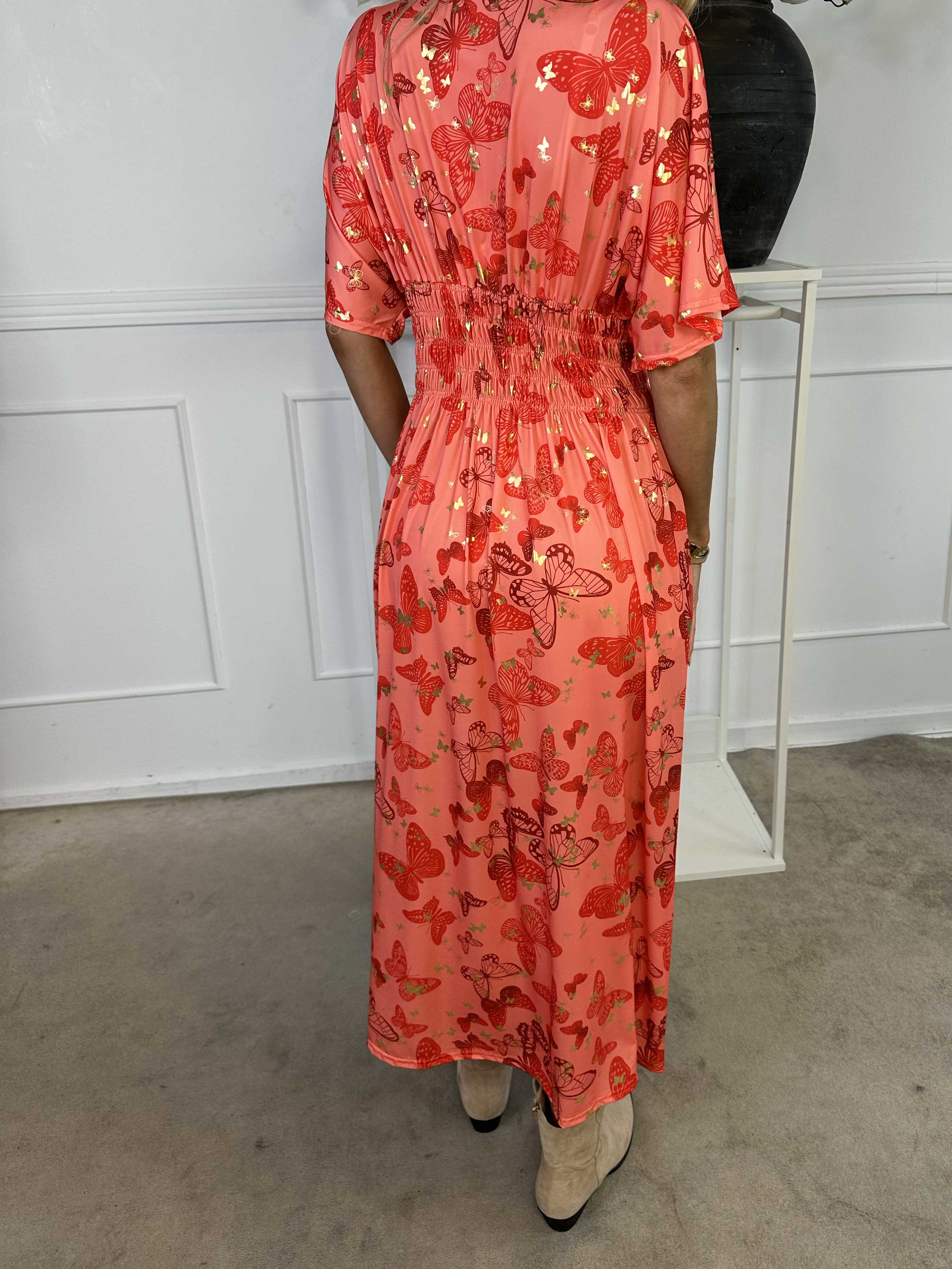 Pams Butterfly - Lang elastisk kjole med smock i livet